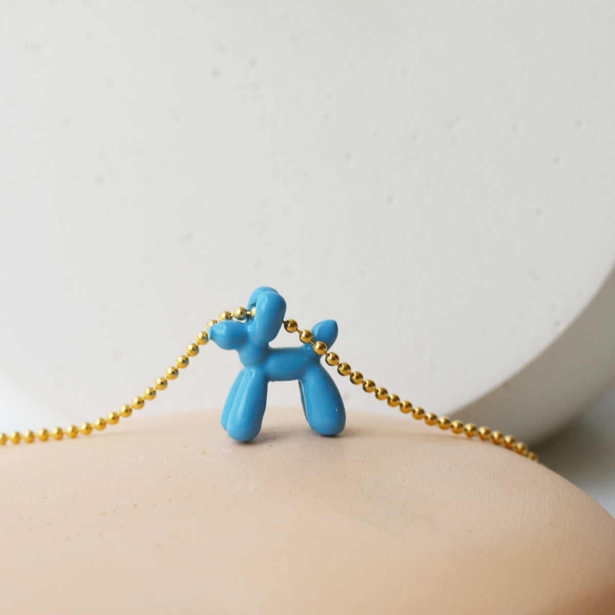 BALLOON DOG NECKLACE