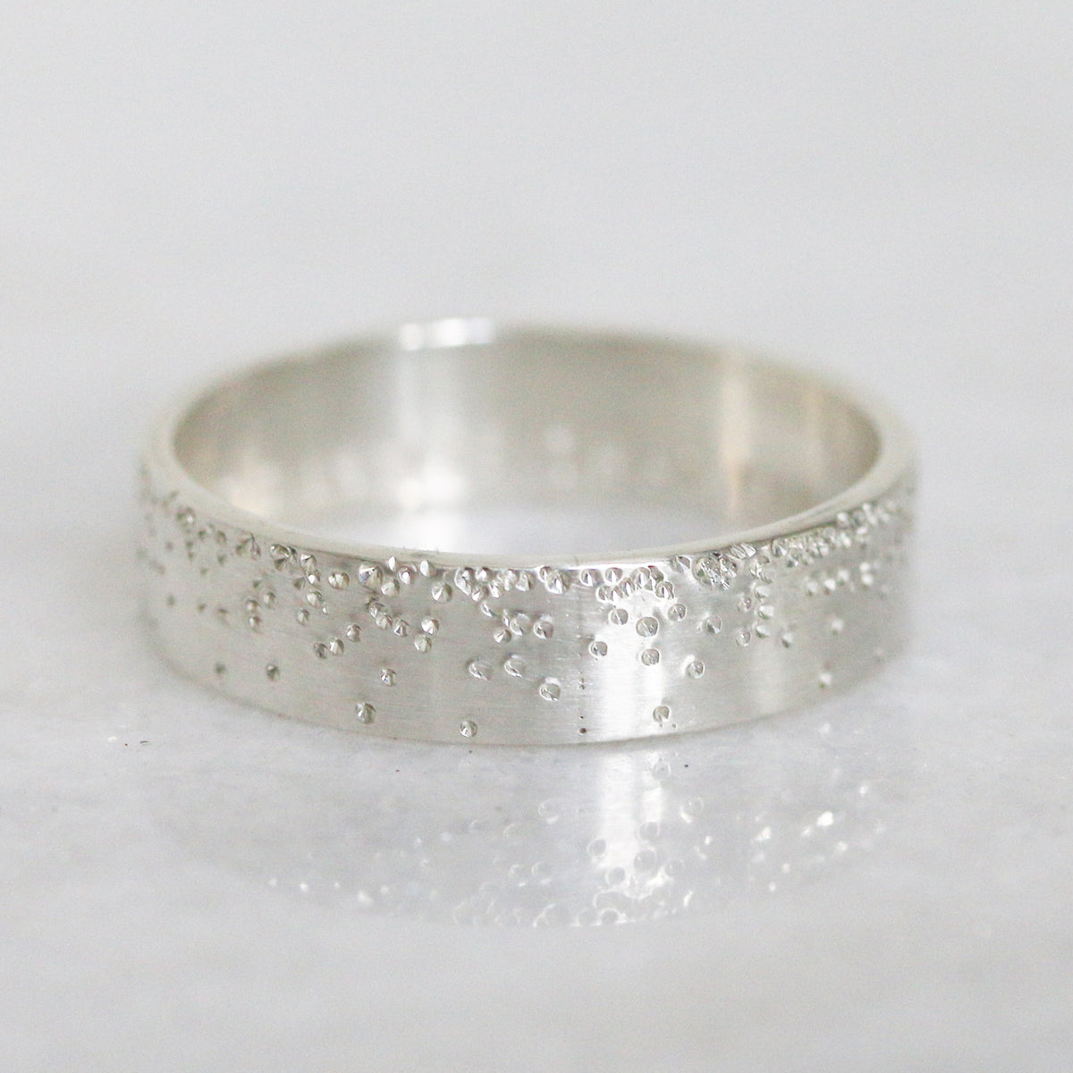 DIAMOND DUSTED GRAND RING