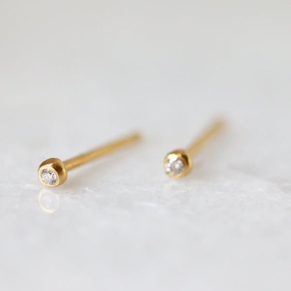 DIAMOND FLECK STUDS
