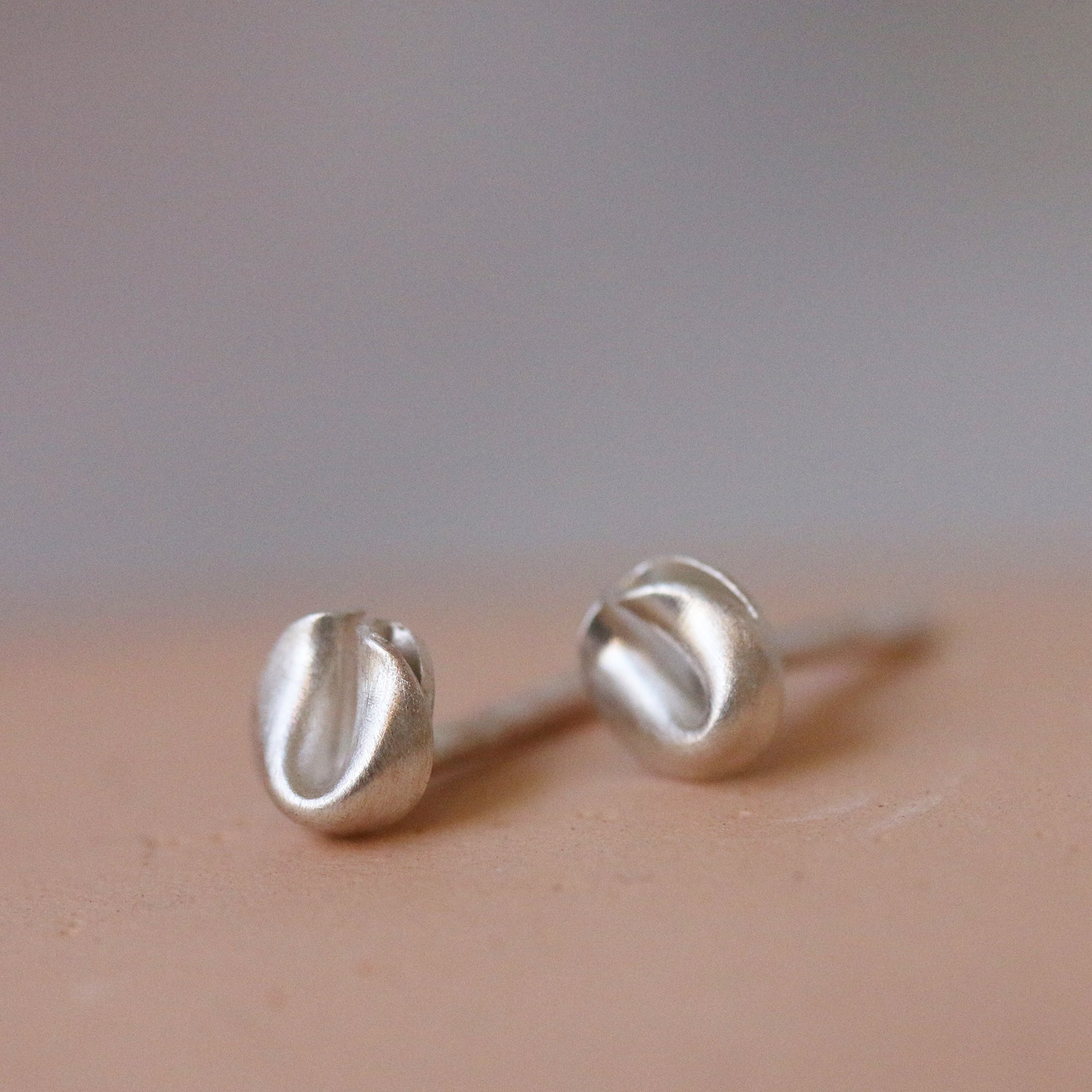 【STONEHENgE】Silver Material Ribbon Earrings SC24B11T StoneHenge Silver Earrings SC1059 Silver 925 Rhodium Plated