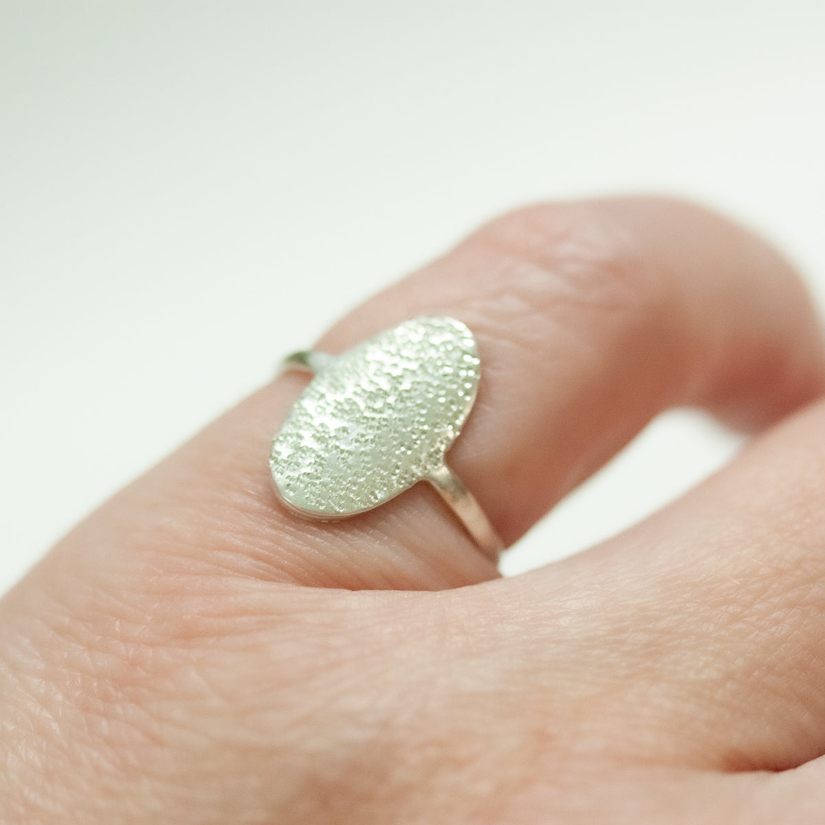DIAMOND DUSTED EMBRACED ADJUSTABLE RING